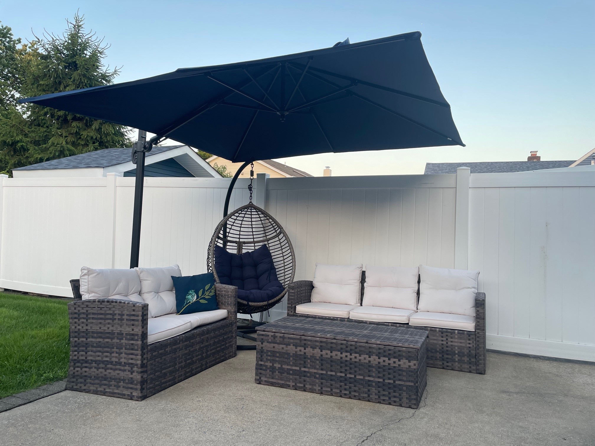 Roma-Cantilever Umbrella with Crank